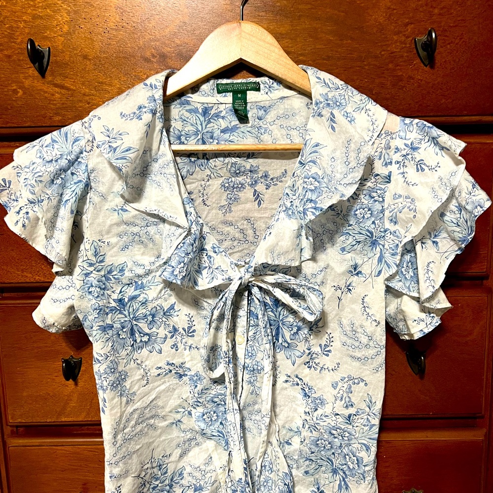 Ruffled light weight capped sleeve shirt.